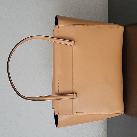 ⭐️EUC Tory Burch Parker Tote - Picture 2 of 15